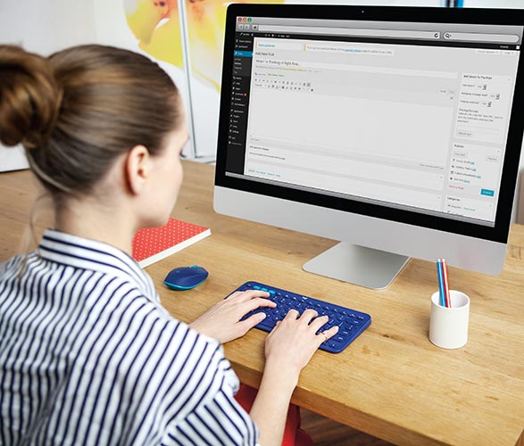 Logitech K380 tipkovnica u radnom kutku
